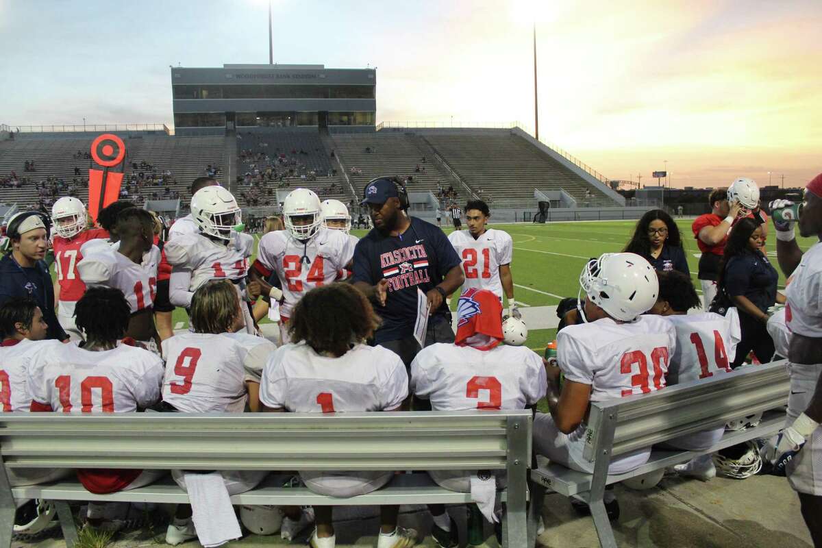 Atascocita coordinator Jacody Coleman talking with the defense at a scrimmage against the Woodlands.