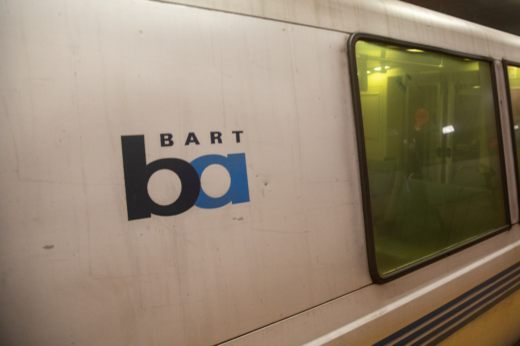 are dogs allowed on bart trains