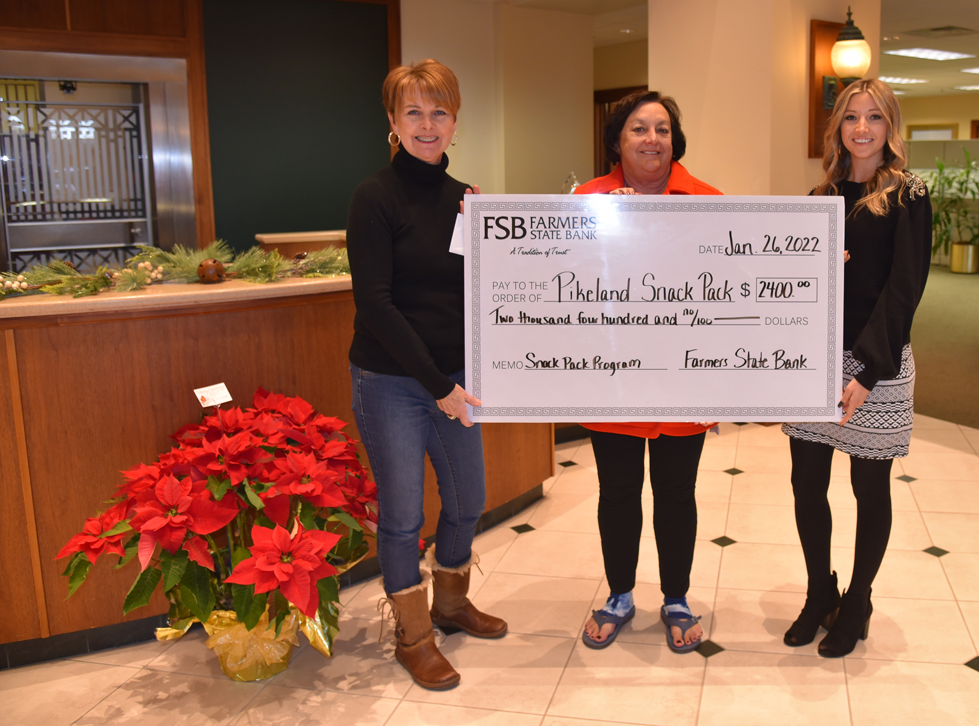 Farmers State Bank donates $2,400 to Snack Pack program - Vimarsana News