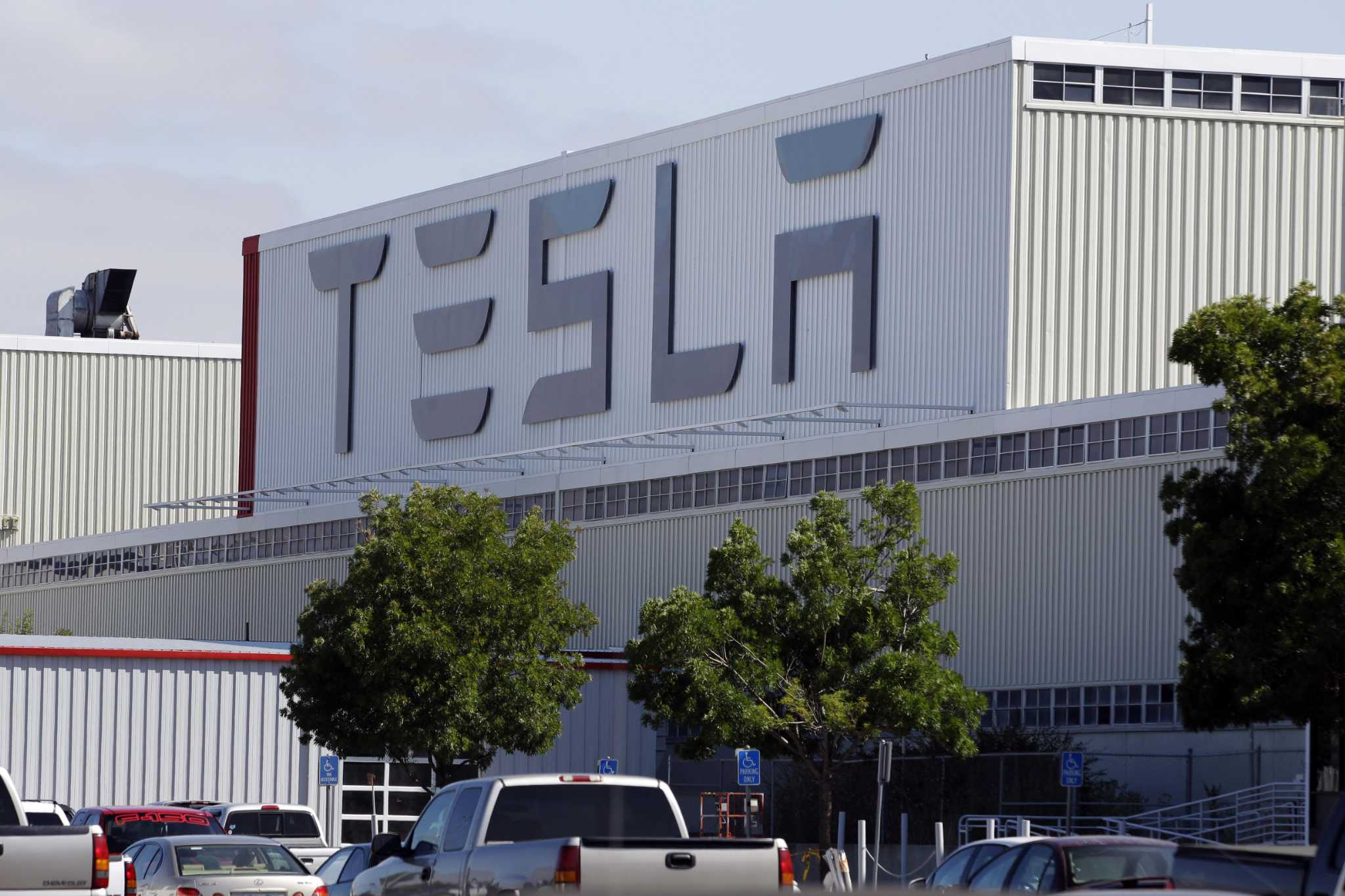 Another lawsuit accuses Tesla of racial harassment and retaliation - Vimarsana News