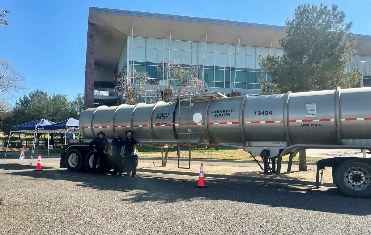Water distribution at Laredo College South Campus on February 22, 2022.