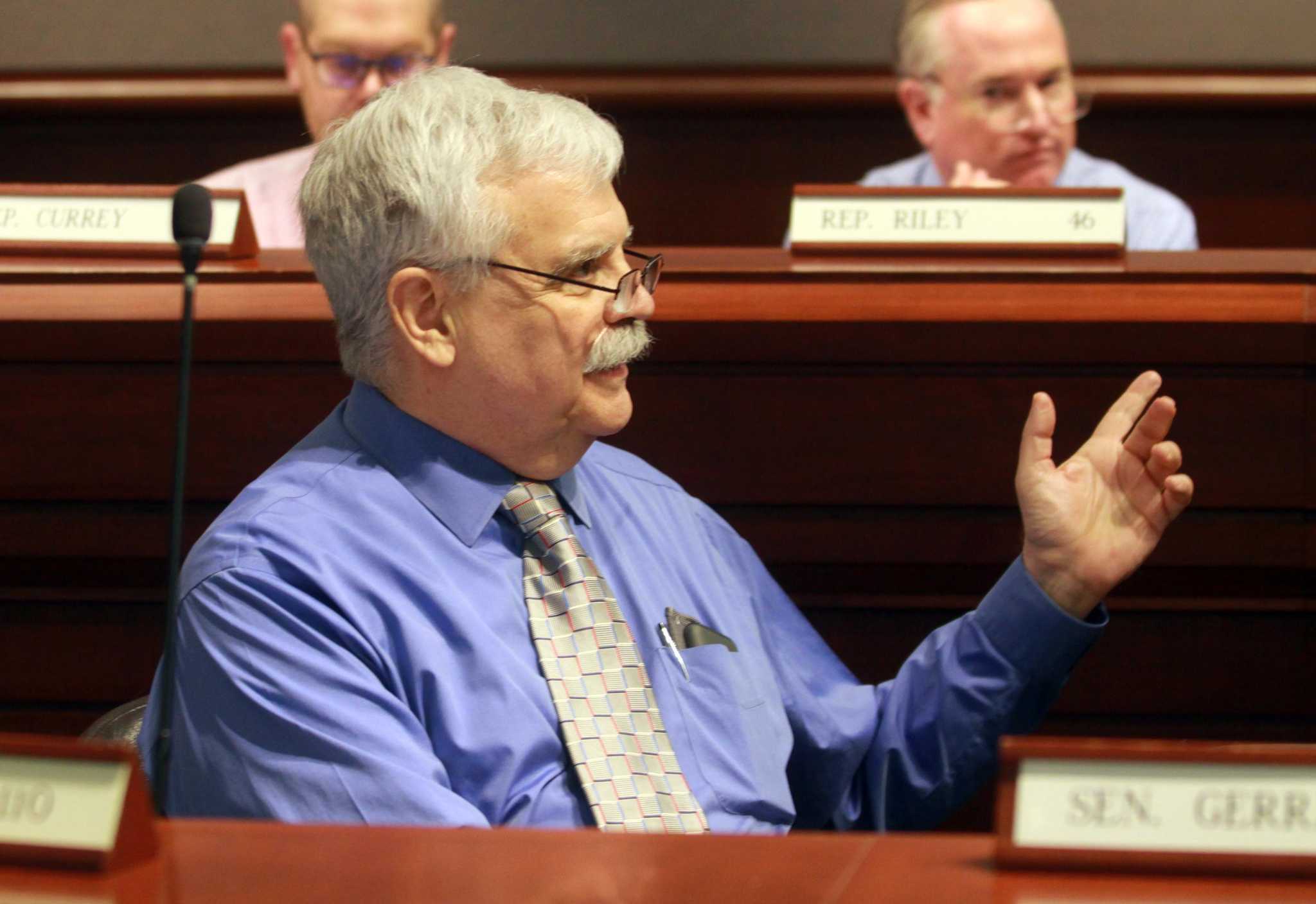 Connecticut lawmakers approve pay raises for themselves - Vimarsana News