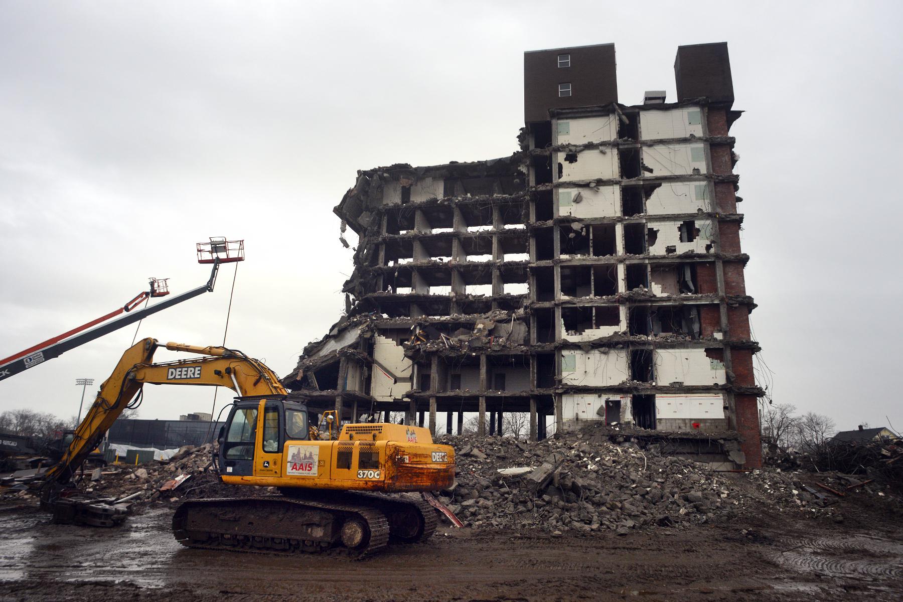 Dan Haar: Bridgeport demolition job went to highest bidder by $3.3 million - Vimarsana News