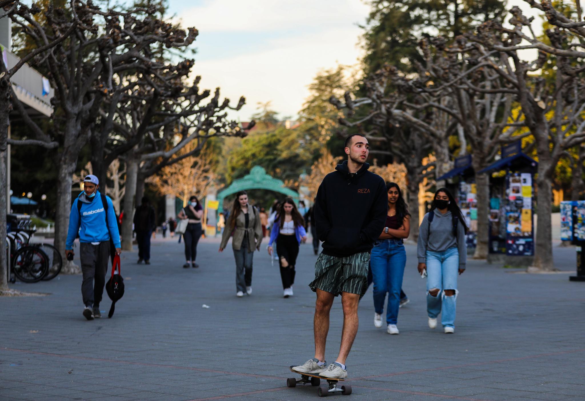 UC Berkeley preserves admission for some — but prepares to slash thousands of spots - Vimarsana News