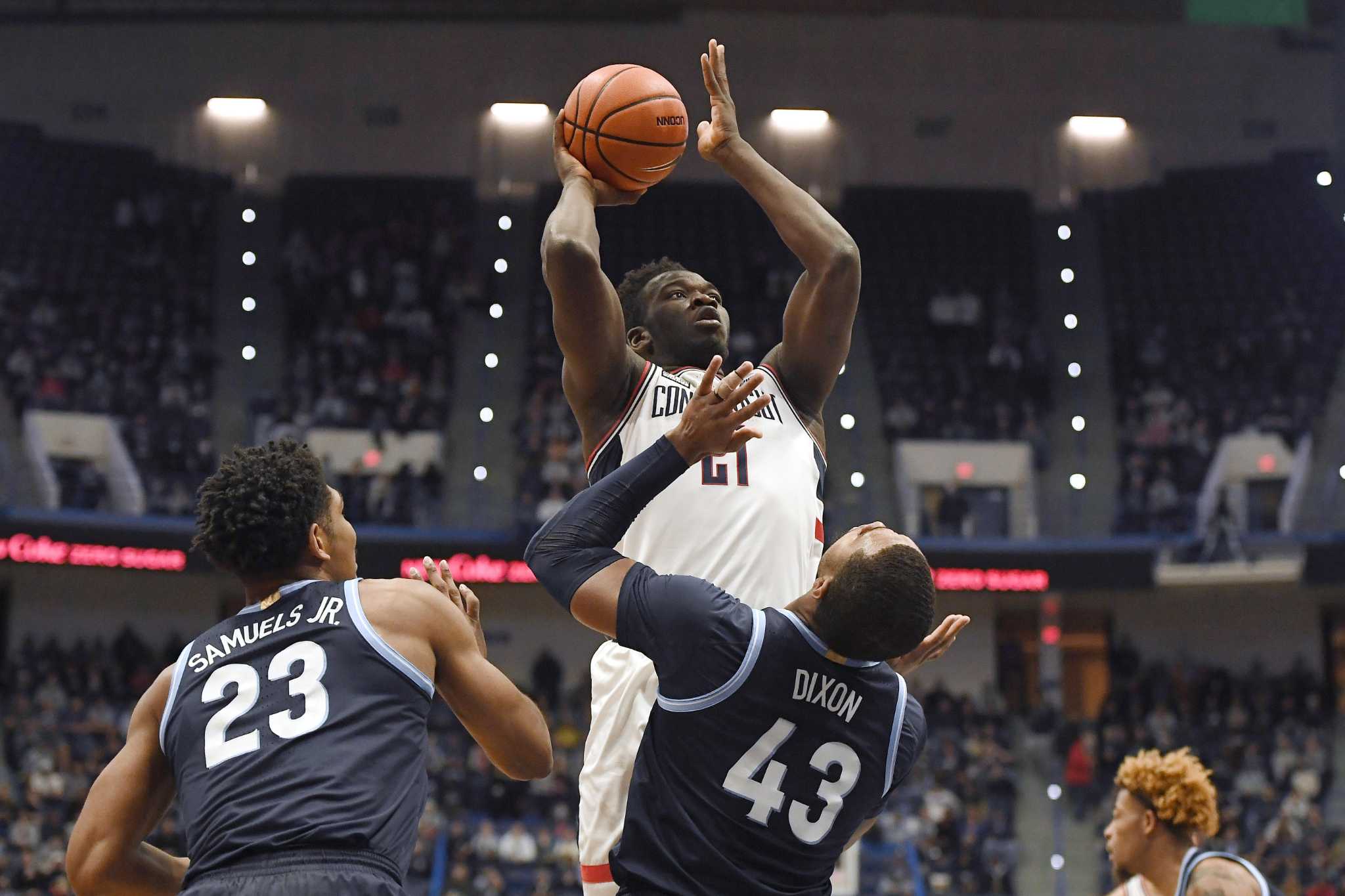 Cole's layup in closing seconds leads UConn men's basketball team to upset of Villanova - Vimarsana News
