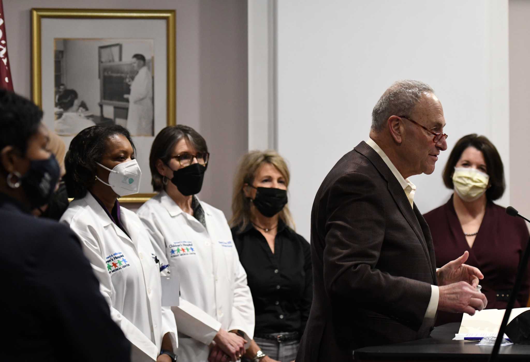 Schumer pushes bill to cap insulin costs - Vimarsana News