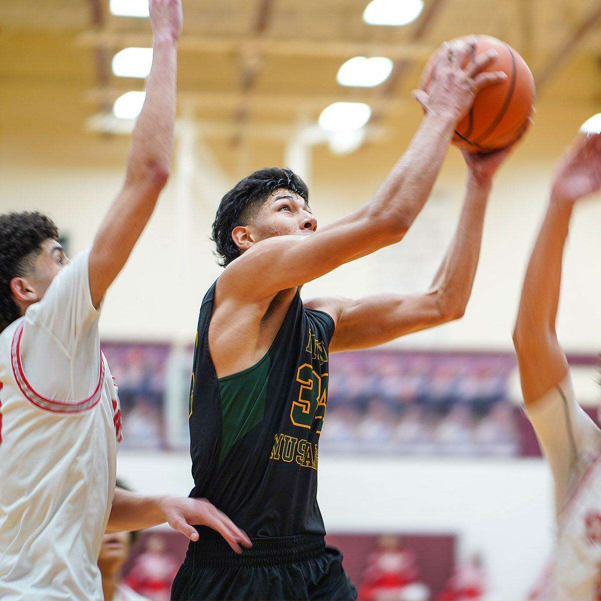 Nixon’s Ian Tovar scored 16 points, including the final four with the final two coming in the last second, in the Mustangs’ first-round playoff win over San Antonio Taft on Tuesday.