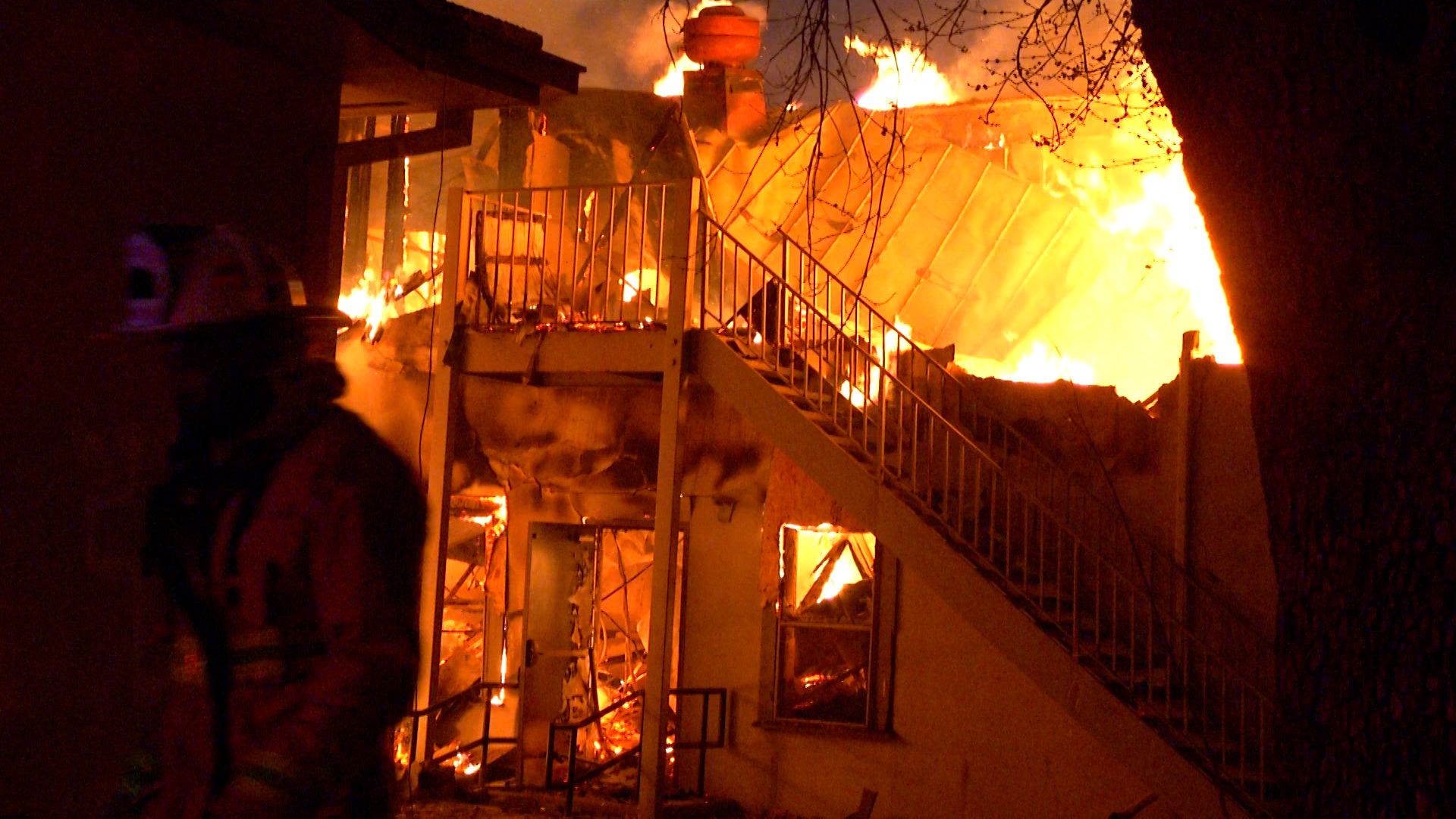 Massive fire breaks out at historic downtown building, SAFD still on scene - Vimarsana News
