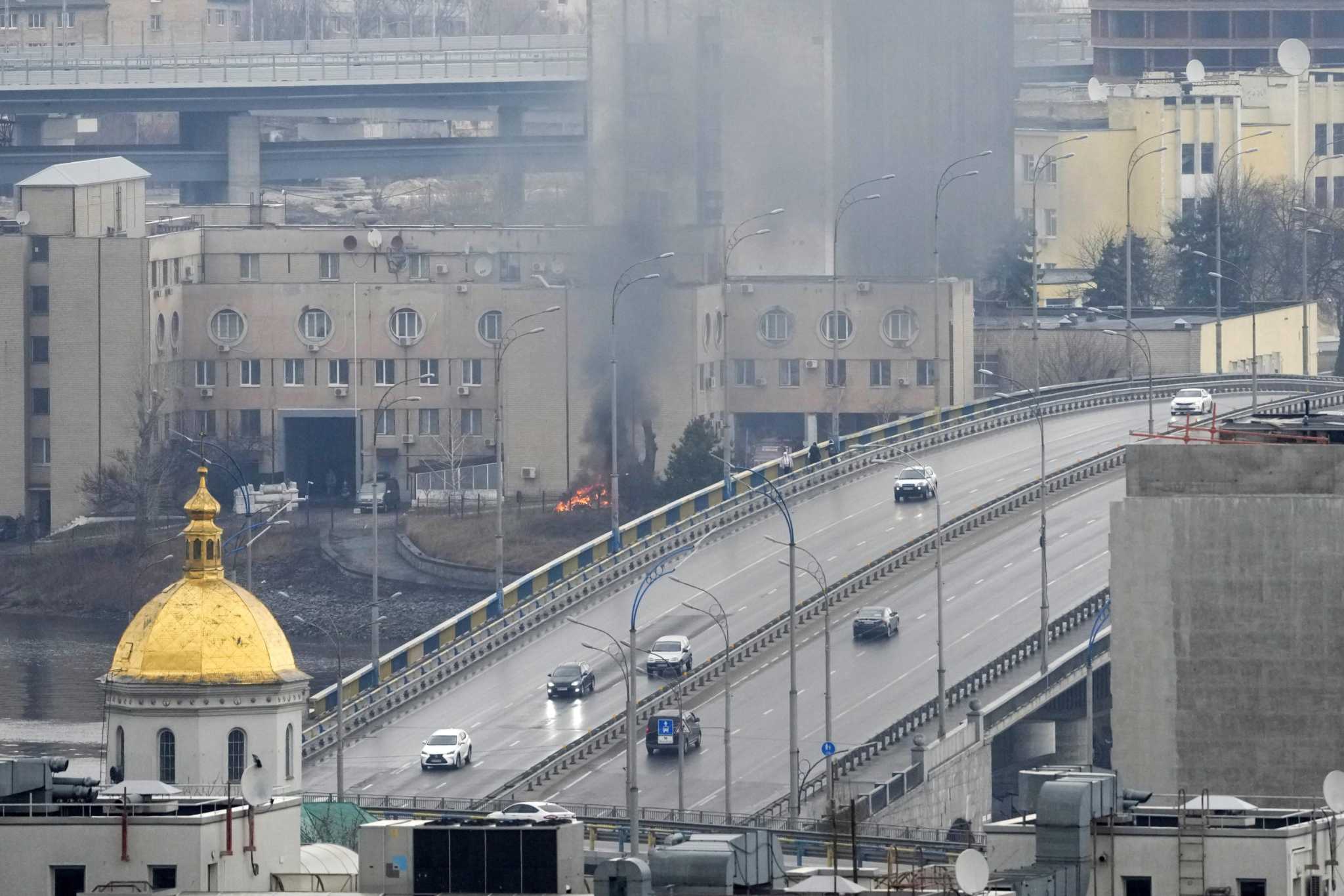 Russia attacks. Киев 2022. Украина Киев сейчас. Украинский мост. Киев фото 2022.
