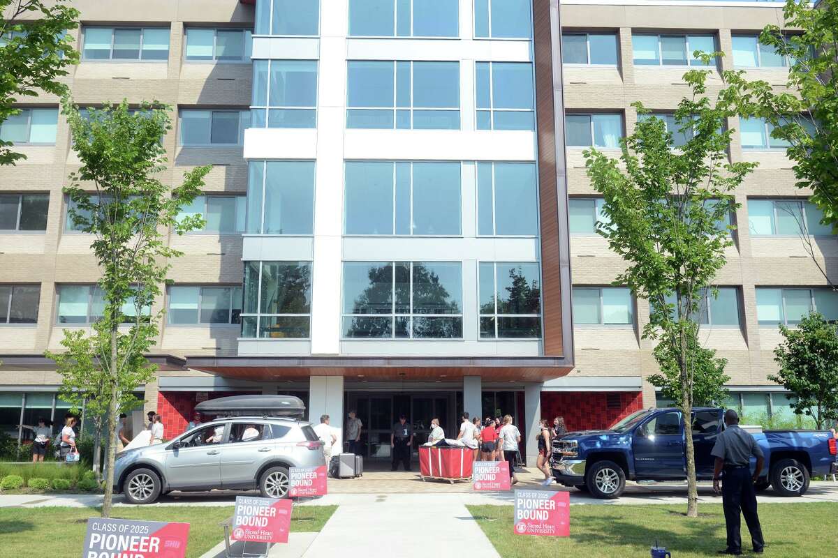 Move in day for first year students on the campus of Sacred Heart University, in Fairfield, Conn. Aug. 26, 2021.