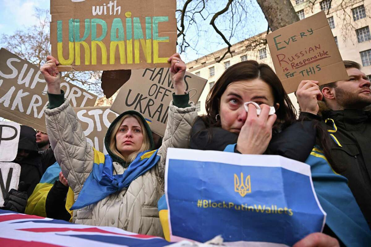 Ukrainians demonstrate outside Downing Street in London against the invasion of Ukraine. Overnight, Russia began a large-scale attack on Ukraine.
