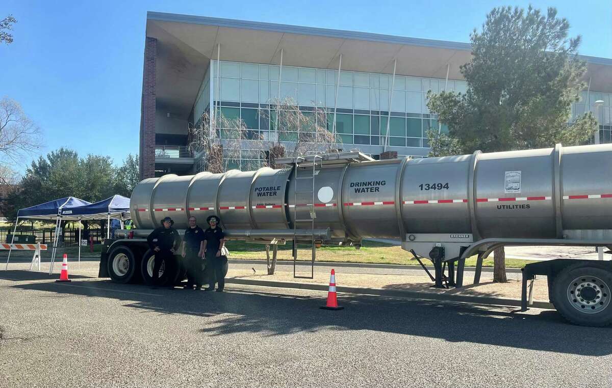 Water distribution at Laredo College South Campus on February 22, 2022.