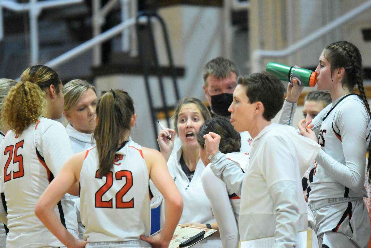 Edwardsville coach Caty Happe talks to her team during a timeout against Normal Community in the second half of the Class 4A Joliet Central Sectional championship game in Joliet.