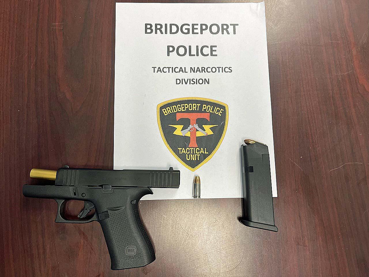 Police: Bridgeport felon caught with loaded gun - Vimarsana News