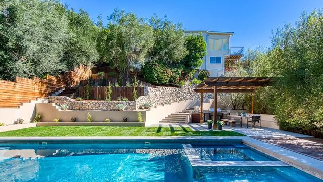 $2.4M Can Buy You the SoCal Home With the ‘World’s Largest Blossoming Plant’