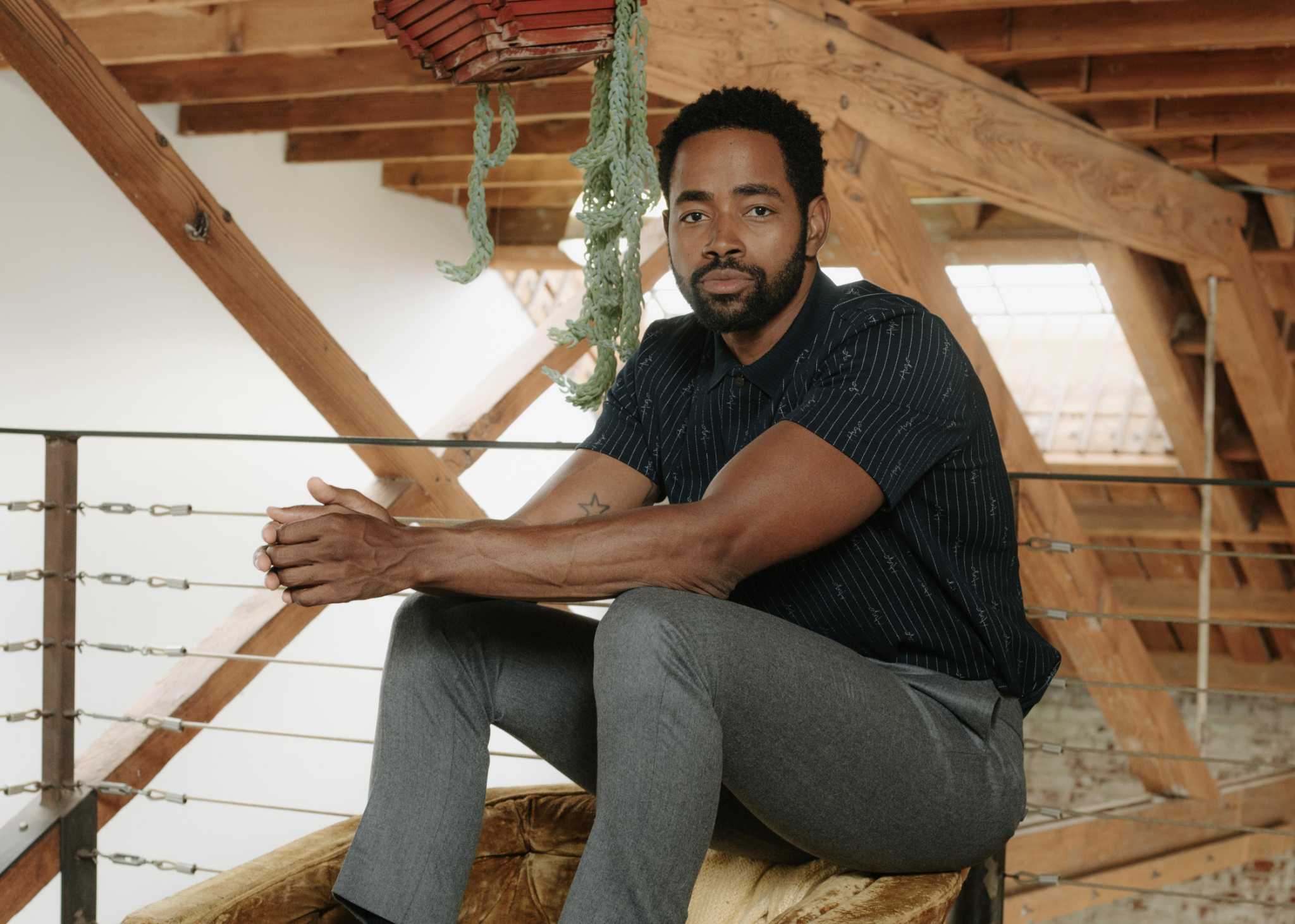 Sewing: ‘Insecure’ star Jay Ellis visits Houston crime lab for his ...