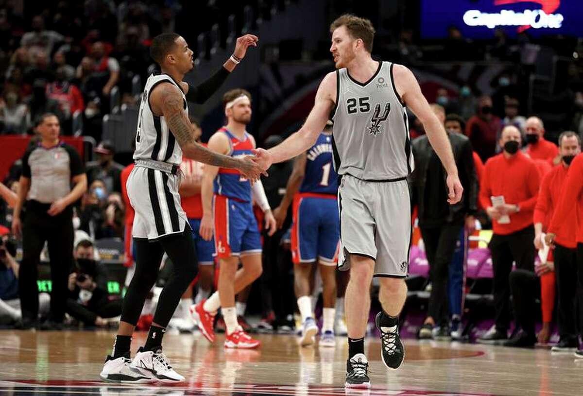 The Spurs’ Dejounte Murray (left) and Jakob Poeltl celebrate during their win over the Wizards.