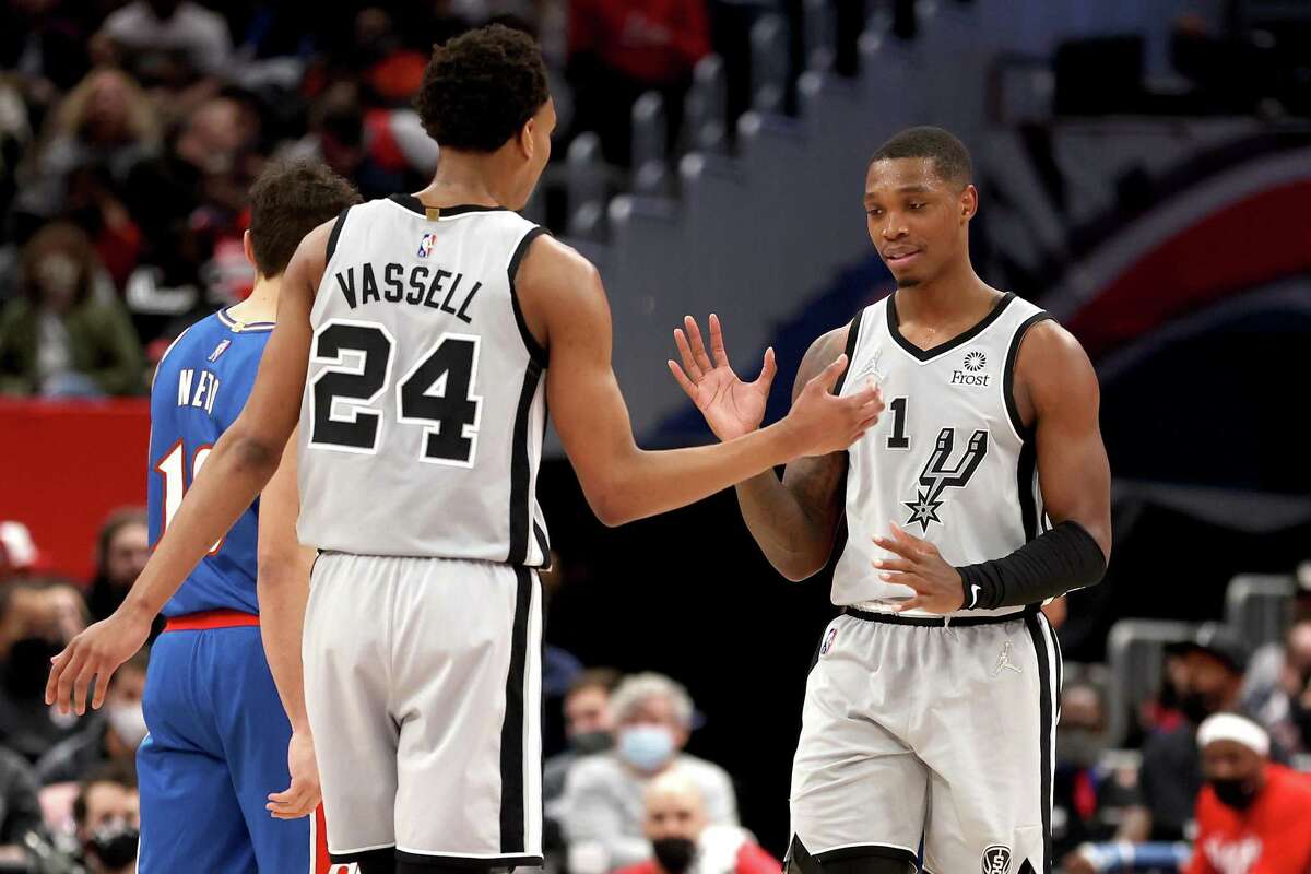 WASHINGTON, DC - FEBRUARY 25: Devin Vassell #24 and Lonnie Walker IV #1 of the San Antonio Spurs celebrate during the fourth quarter against the Washington Wizards at Capital One Arena on February 25, 2022 in Washington, DC. NOTE TO USER: User expressly acknowledges and agrees that, by downloading and or using this photograph, User is consenting to the terms and conditions of the Getty Images License Agreement. (Photo by Rob Carr/Getty Images)