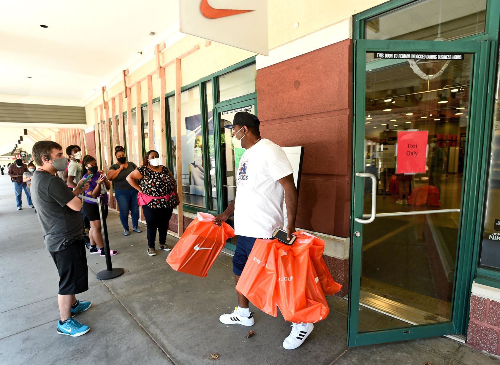 Clinton crossing 2024 nike outlet