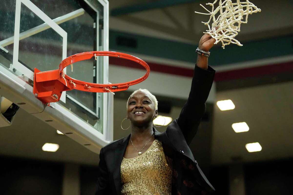 Summer Creek head coach Carlesa Dixon cuts down the net after the team’s victory over Pearland in the Region III-6A high school basketball championship game, Saturday, Feb. 26, 2022, in Katy, TX.