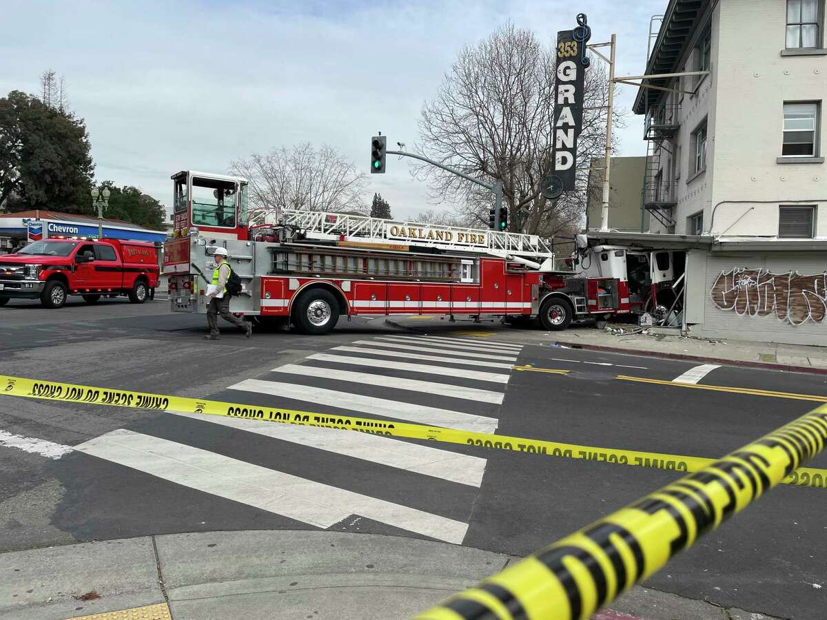 A firetruck crashed into an appartment building near Lake Merrit in Oakland Saturday, tearing through the the groundfloor entryway the injuring three firefighters.