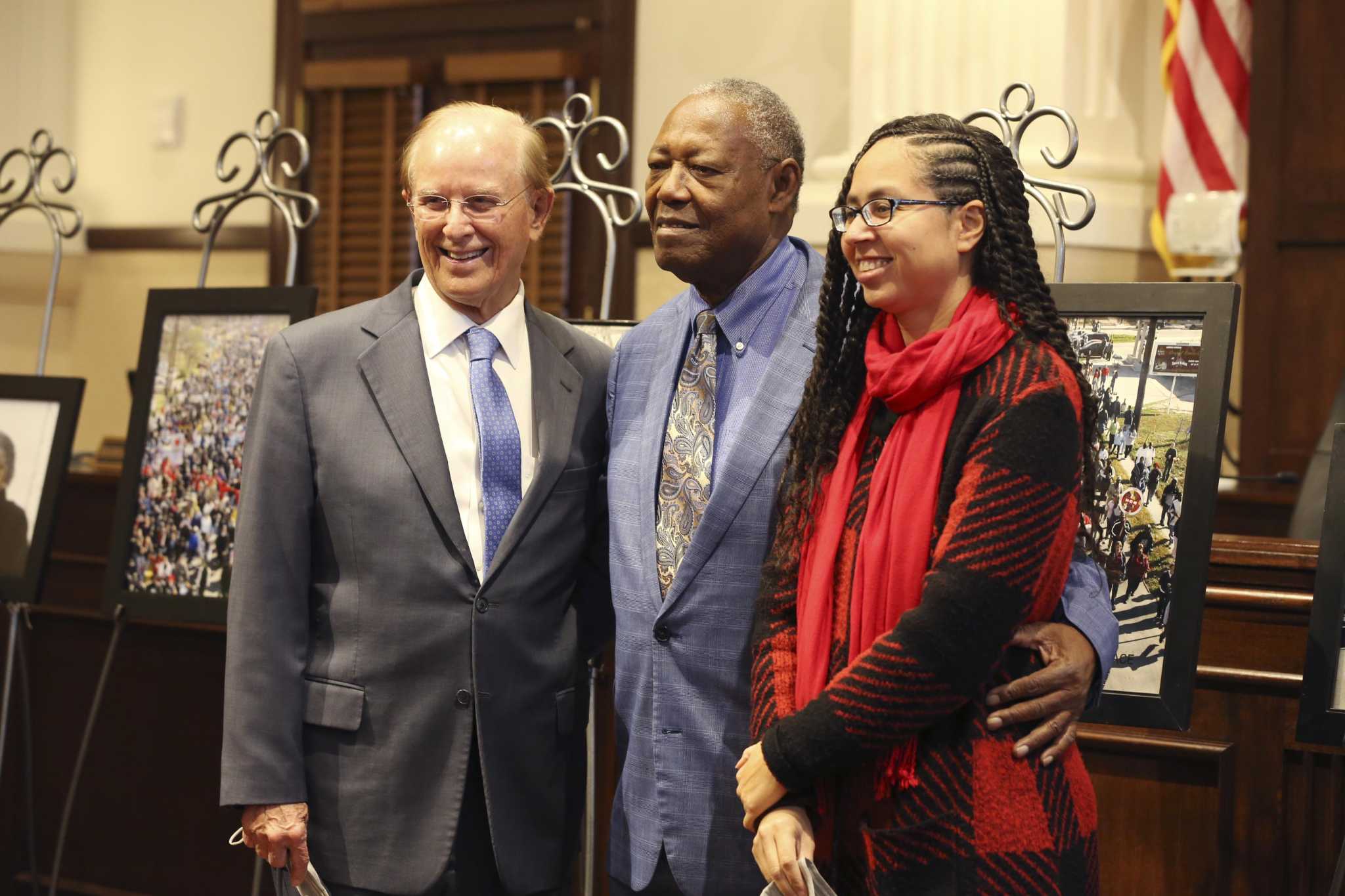 Historical photos of San Antonio's MLK March on display to honor longtime photographer Allee Wallace - Vimarsana News