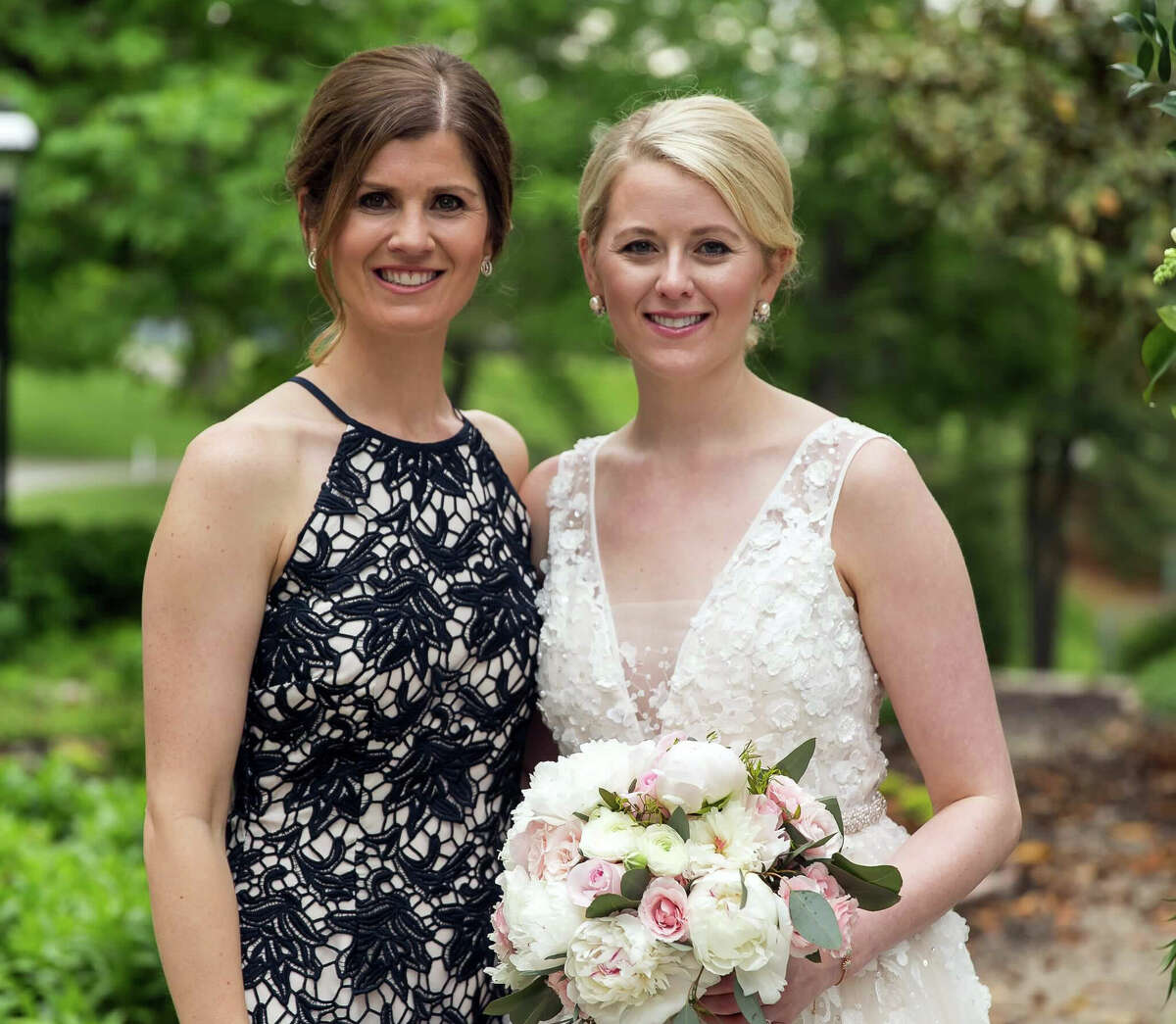 Jessica Richheimer, left, and her sister Meredith Gugger during Meredith’s wedding in 2018.