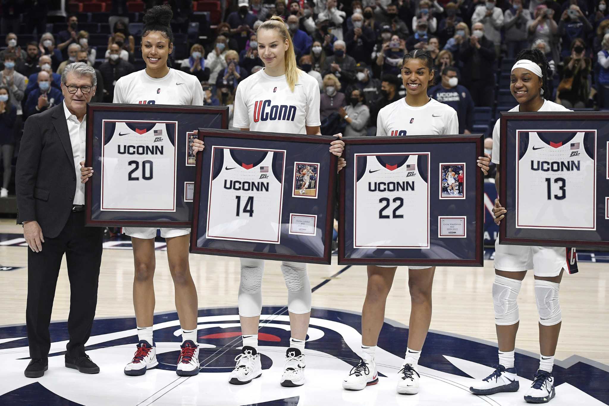 Paige Bueckers returns to starting lineup, UConn women’s basketball