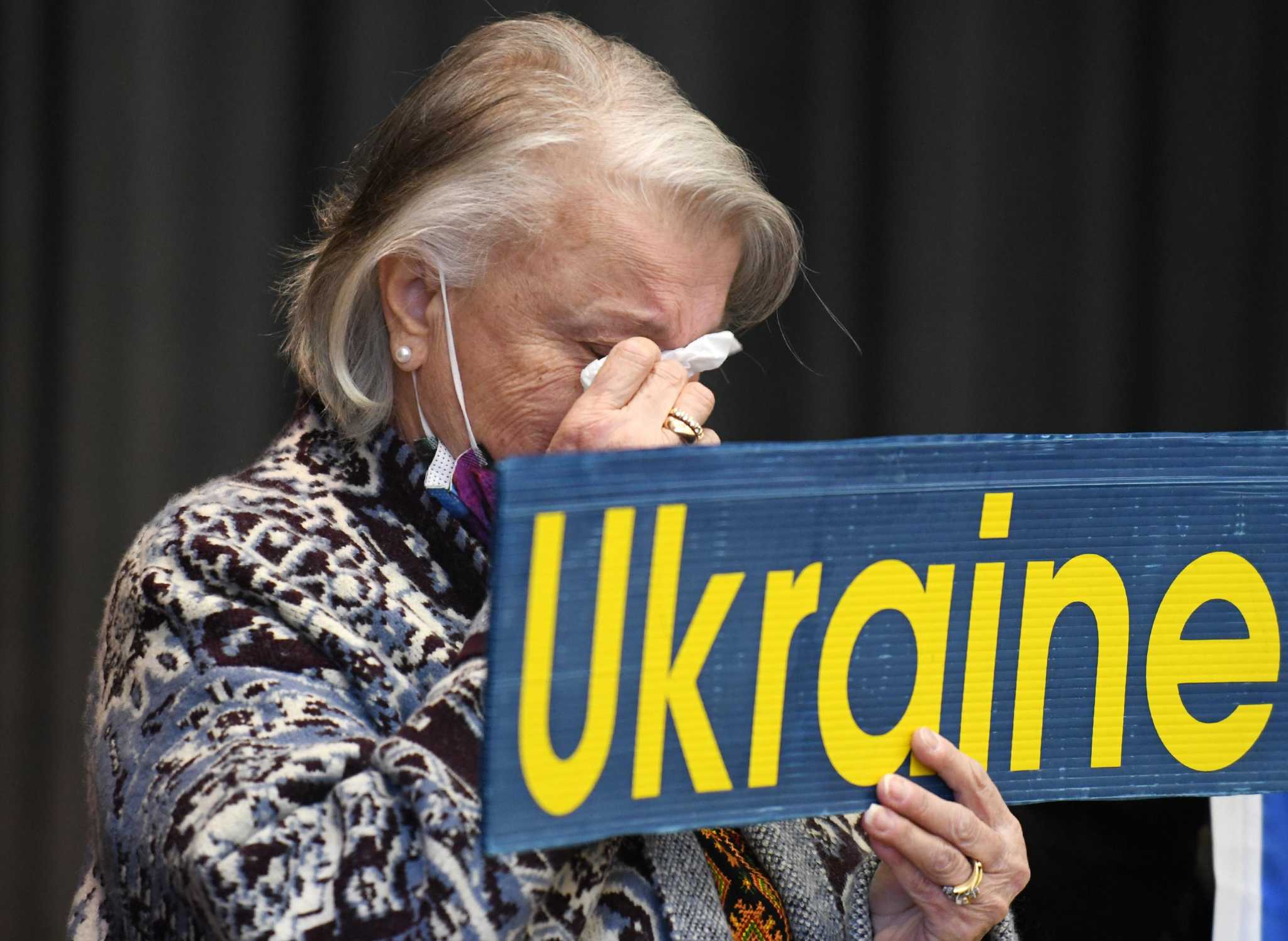 'The world is going to fight for Ukraine': Lamont, delegation stand with local Ukrainians - Vimarsana News