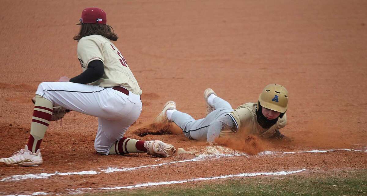 Alexander’s Rocco Garza-Gongora dives back in safely to first base during the Bulldogs’ matchup with Leander Rouse on Saturday morning.