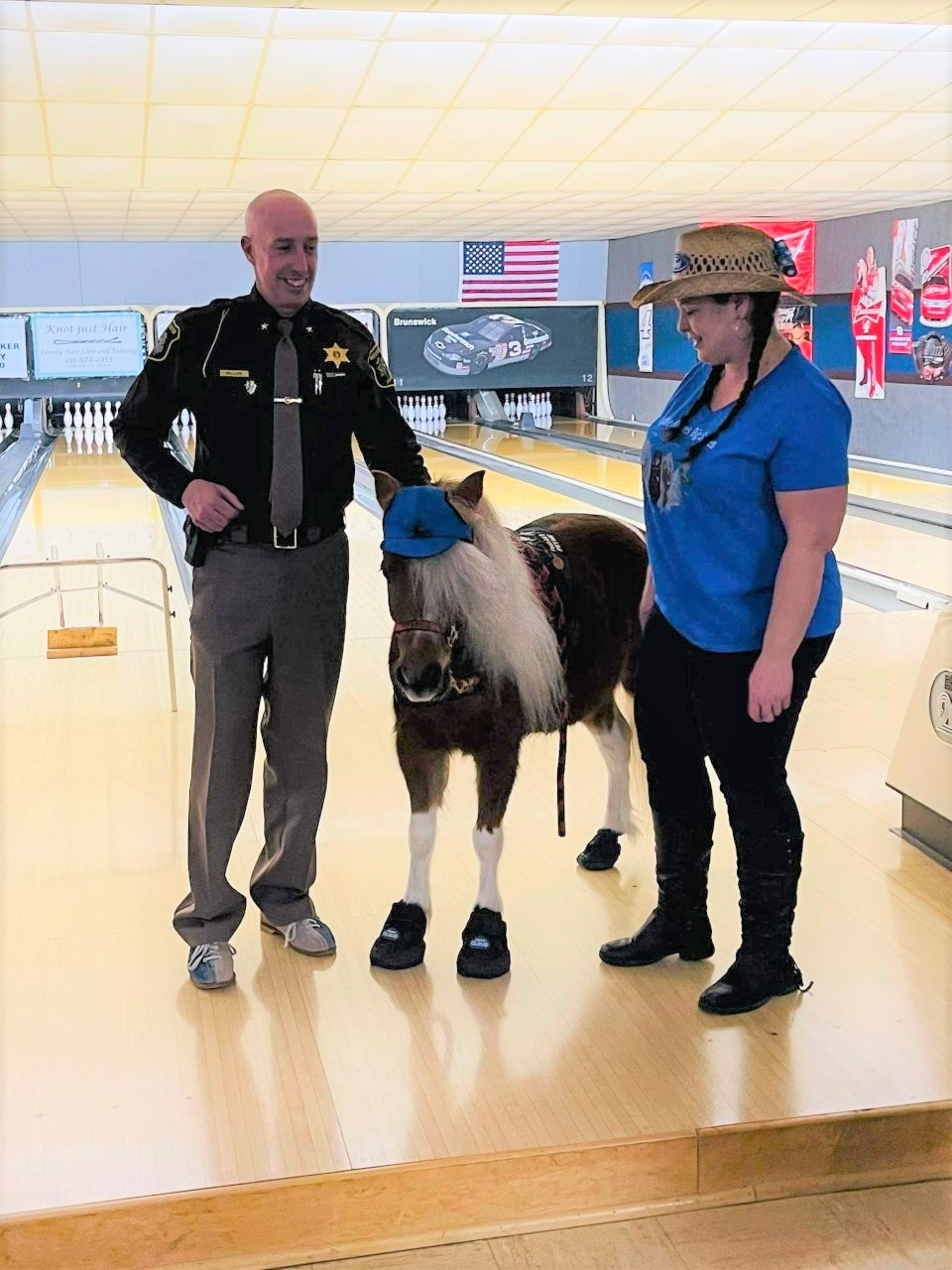 Sheriff, mini horse raise funds for Mid-Michigan Honor Flights - Vimarsana News