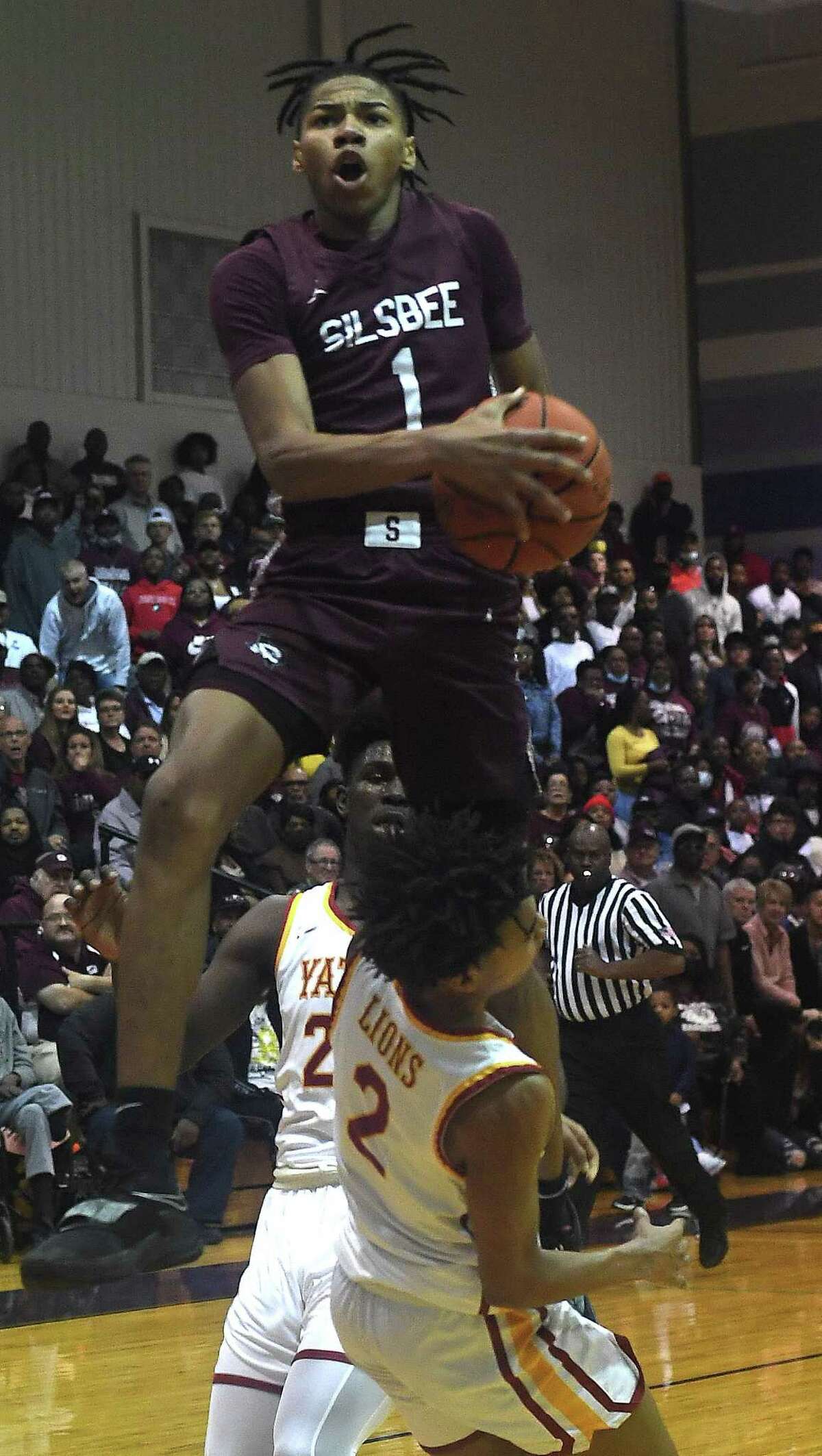 Silsbee holds off Yates, returns to regional semifinals