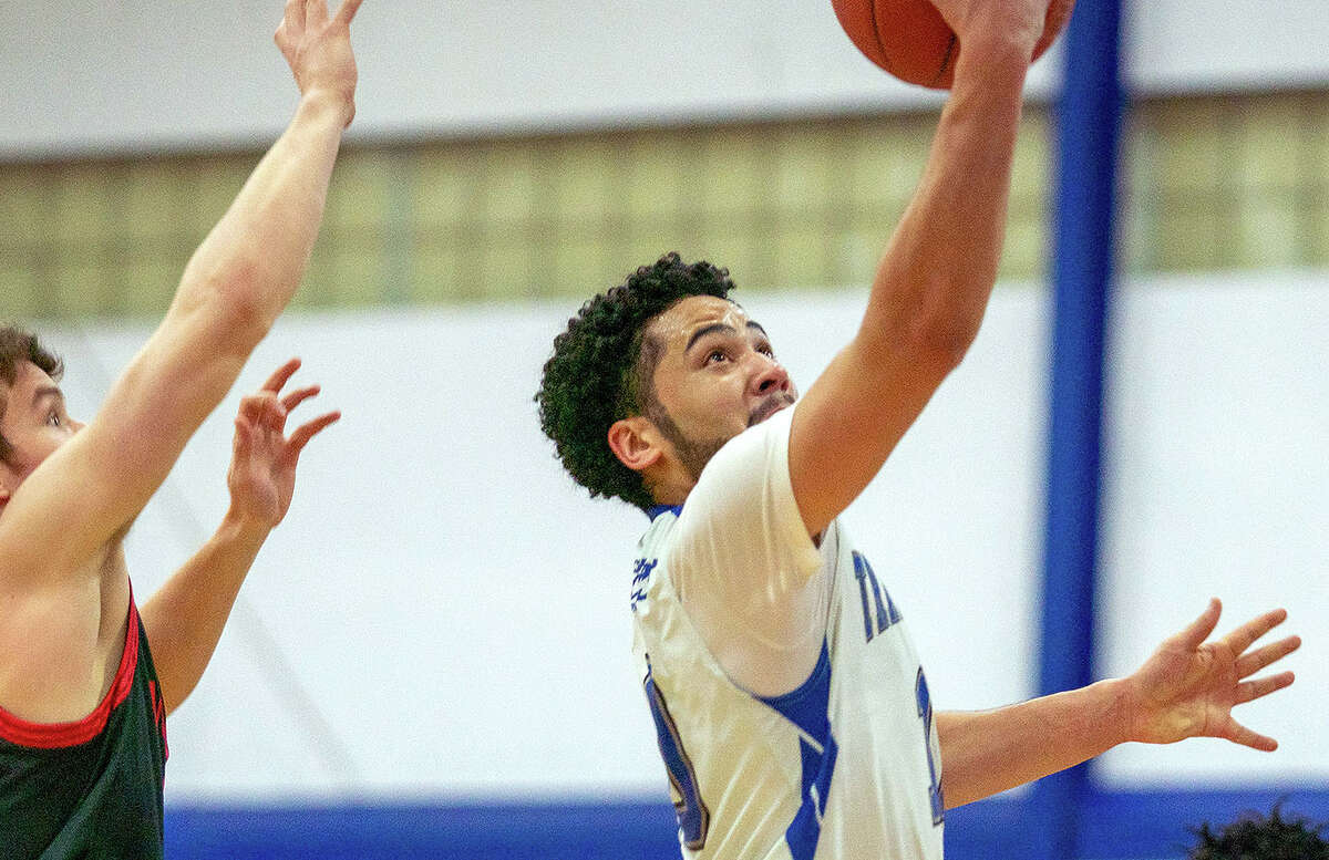 LCCC's Zidane Moore scored 11 points in his team's 73-72 loss to SWIC Monday night at Rend Lake College.