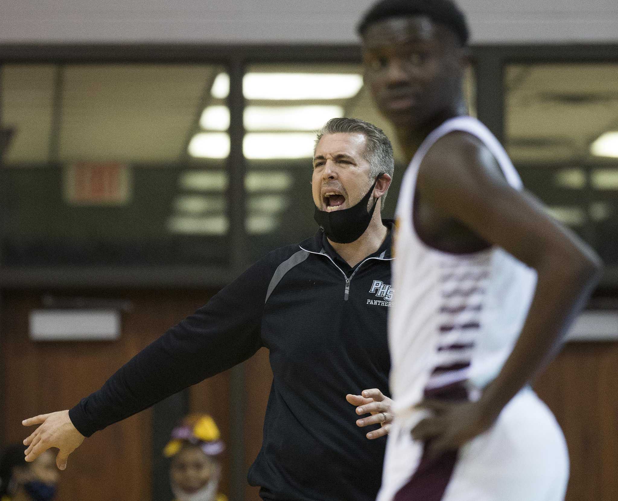 Paetow tops Kingwood Park, advances to regional tournament