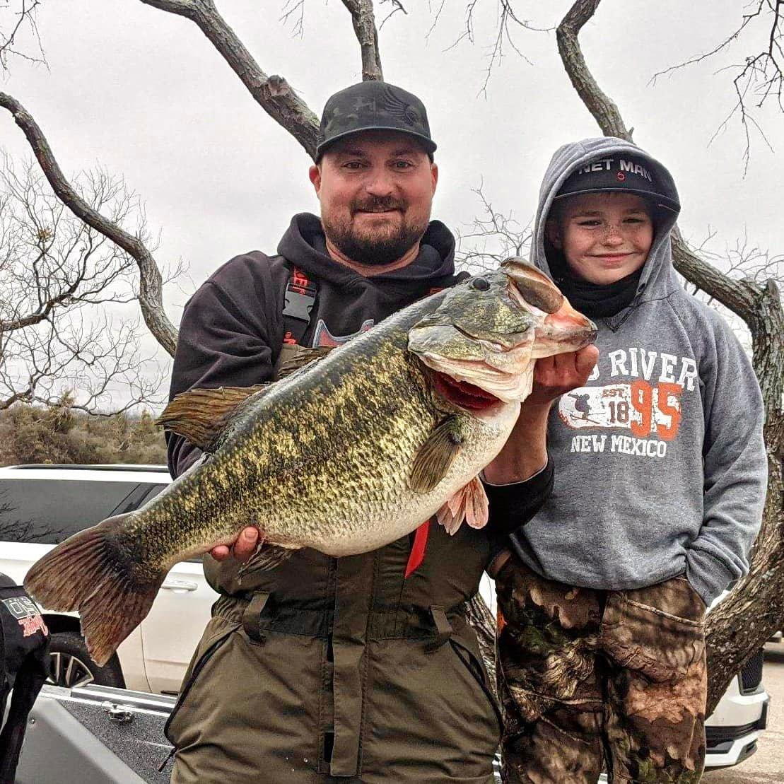 Lady angler catches world record largemouth bass in Texas