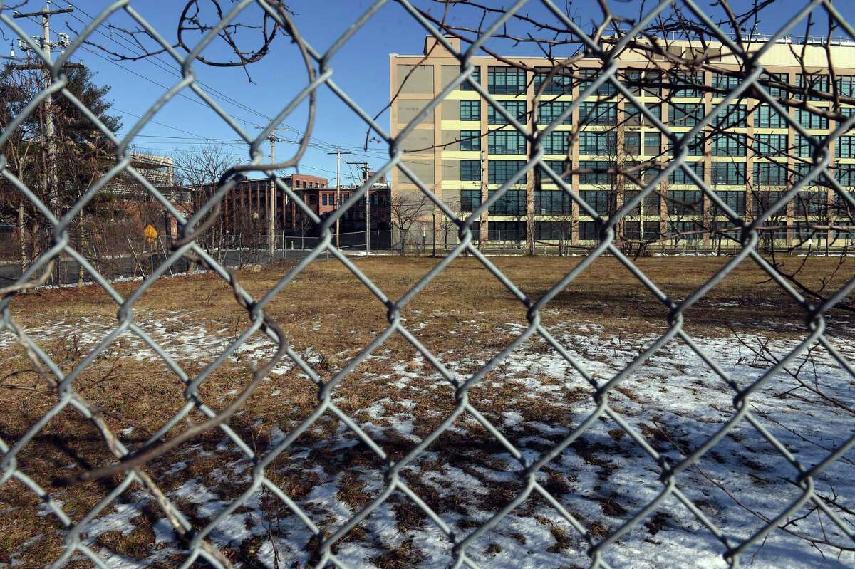 A vacant Science Park lot between Ashmun, Canal and Henry Streets in New Haven photographed on January 11, 2022 is the site of a proposed 176 unit apartment building.