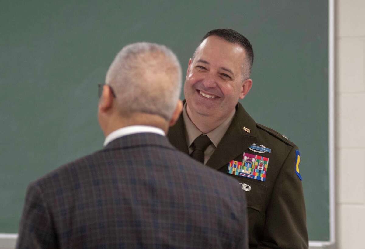 After 35 years sharing Beardstown armory, National Guard returns key to