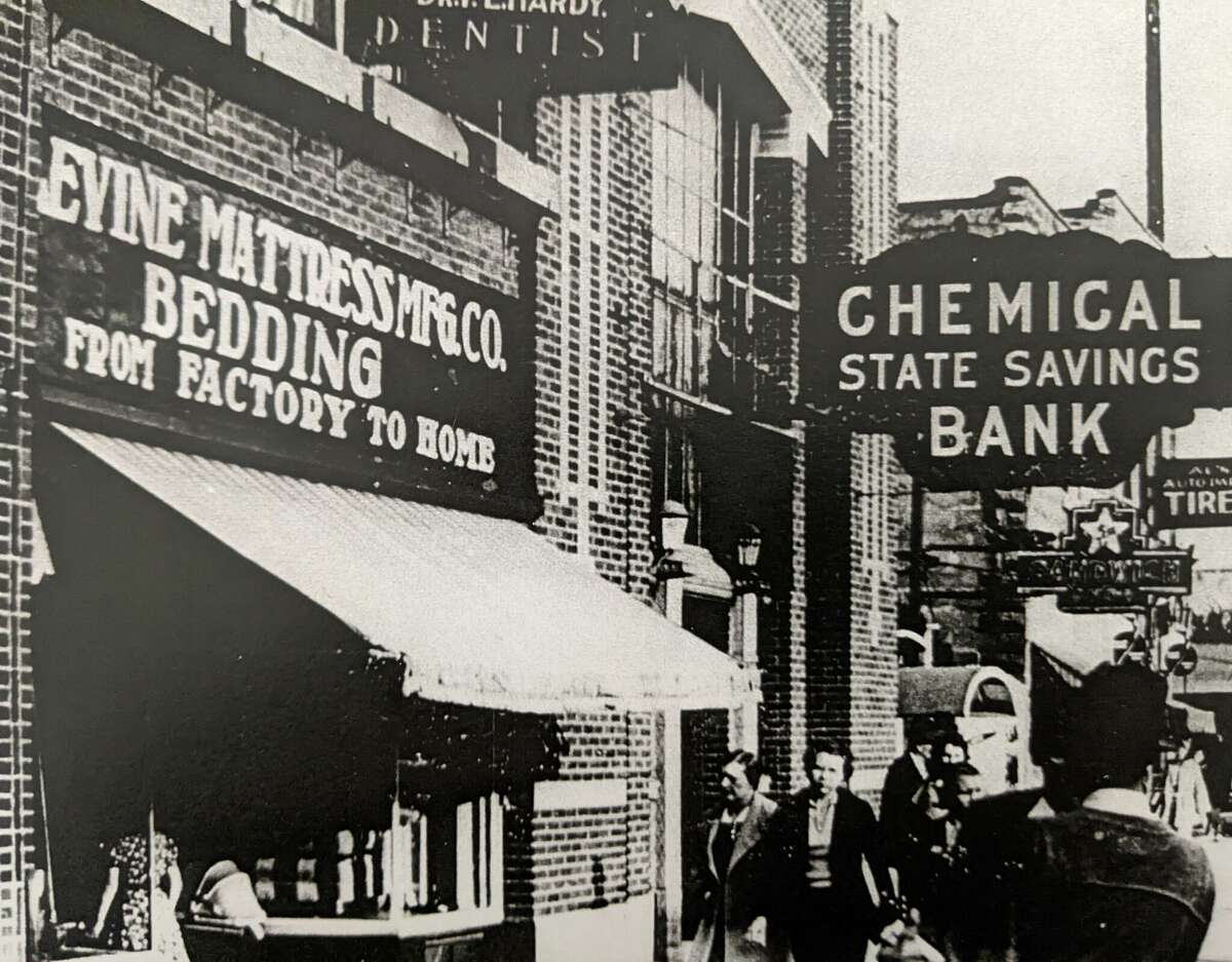 This is what the Chemical Bank on Main Street in Midland looked like when Tony Chebatoris and Jack Gracey unsuccessfully tried to rob it on Wednesday, September 29, 1937. Dr. Frank Hardy got a certificate and a check for $200 for stopping the robbery. The bank was open on Thursday nights because the men got paid that night. And a man who sold pencils sat by the entrance to the bank.