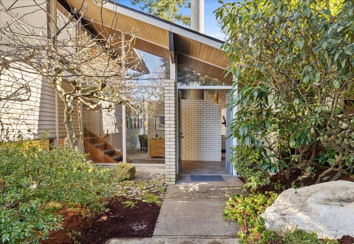 Remodeled in 1965 by an architect couple, this well-preserved mid-century modern home in Seattle's Magnolia neighborhood is on the market for the first time in almost 60 years, asking $1.25 million. 