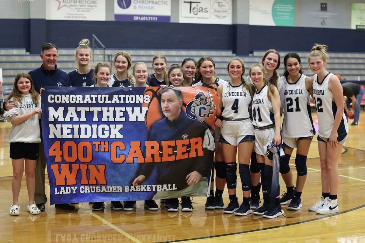Concordia Lutheran head girls basketball coach and athletic director Matt Neidigk reached 400 career wins after the Lady Crusaders bested Incarnate Word 35-28, Feb. 15, in the TAPPS 6A District 4 regular-season finale.