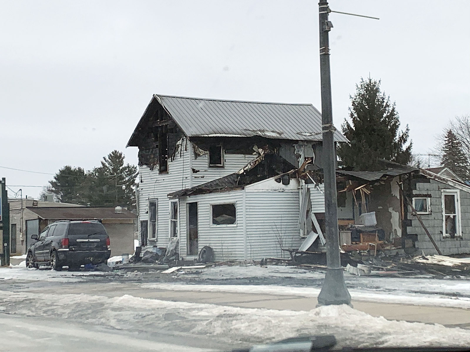 Evart fire destroys home, closes U.S. 10 - Vimarsana News