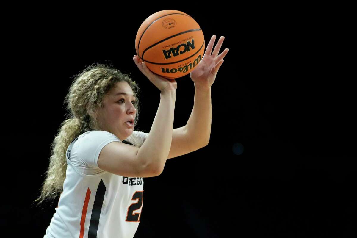 Oregon State's Talia von Oelhoffen (22) plays against Arizona State during an NCAA college basketball game in the first round of the Pac-12 women's tournament Wednesday, March 2, 2022, in Las Vegas. (AP Photo/John Locher)