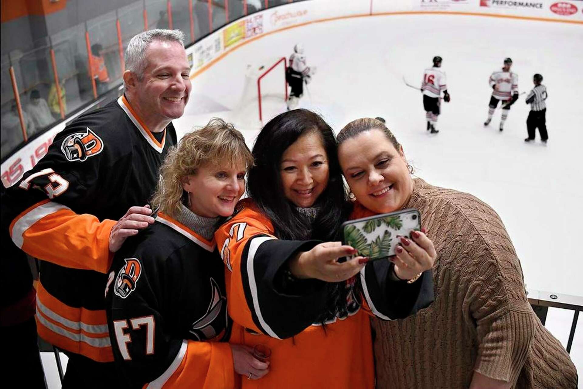 From the Trashers to the Hat Tricks, Danbury is heaven for hockey fans - CT  Insider