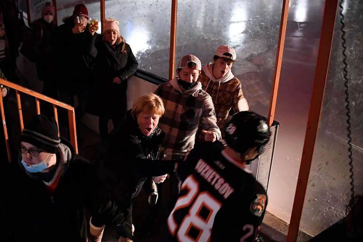 Prize fighting on ice': Former Danbury Trashers execs look to revive hockey  combat sport