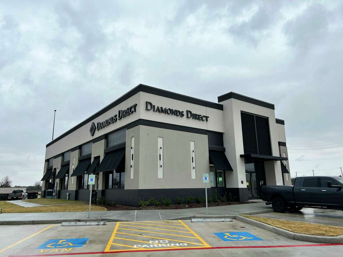 Diamonds Direct will open a new showroom at next to Baybrook Mall on Wednesday, March 9.