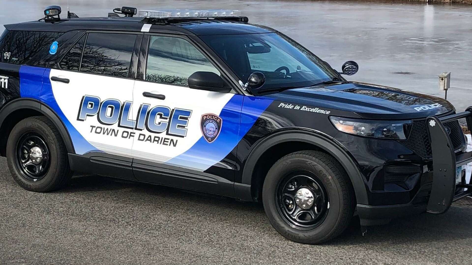 NY man accused of using stolen ID to buy 85K car from Darien shop