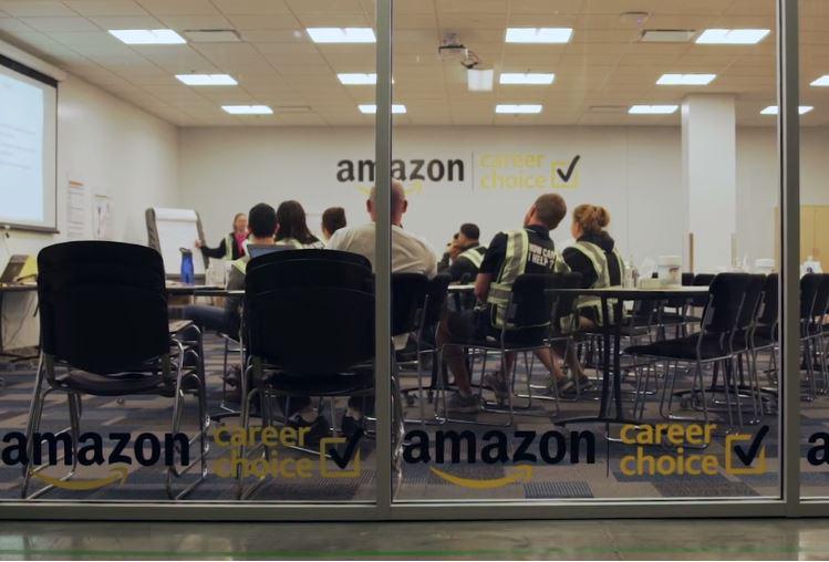 Amazon workers get free tuition at some CT colleges - Vimarsana News