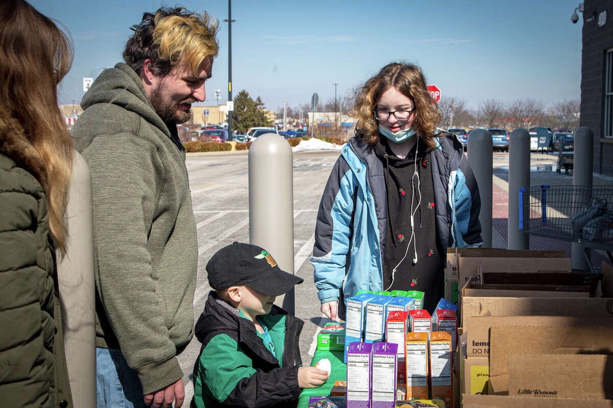 Mari Short helps Owen, Taylor and Sarah Elliott choose which cookies to buy outside Walmart recently in Glen Carbon. 