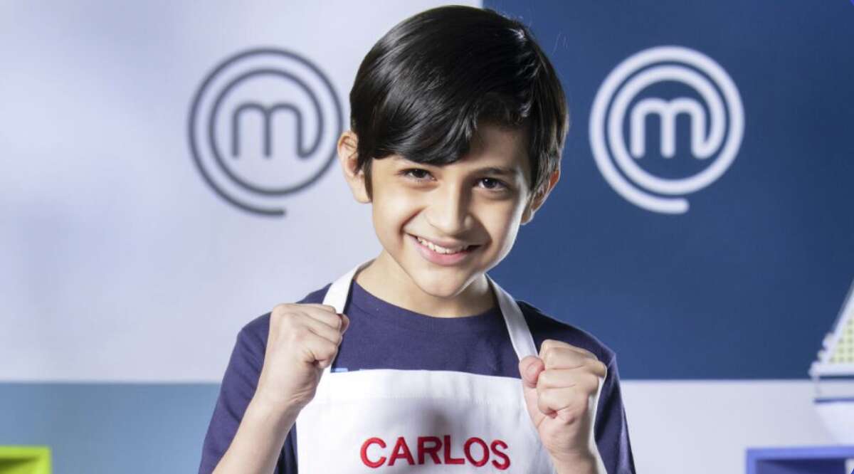 11-year-old Carlos Javier Gutiérrez Flores from Nuevo Laredo as he prepares to begin his competition at MasterChef Junior Mexico 2022. He is one of 19 participants in the running for the tile. 