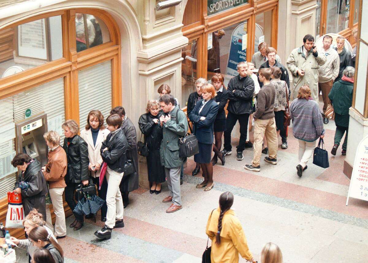People queue for a bank cash machine in downtown Moscow Tuesday, Sept. 1, 1998. Many Russian banks have found themselves on the verge of collapse following the ruble's devaluation. Russians are anxious about the growing crisis, but there have been no signs of panic on the streets. (AP Photo/ Maxim Marmur)